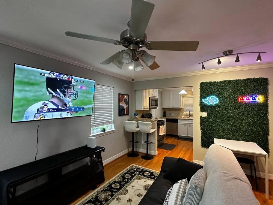 Townhouse Near Midtown Daire Houston Dış mekan fotoğraf